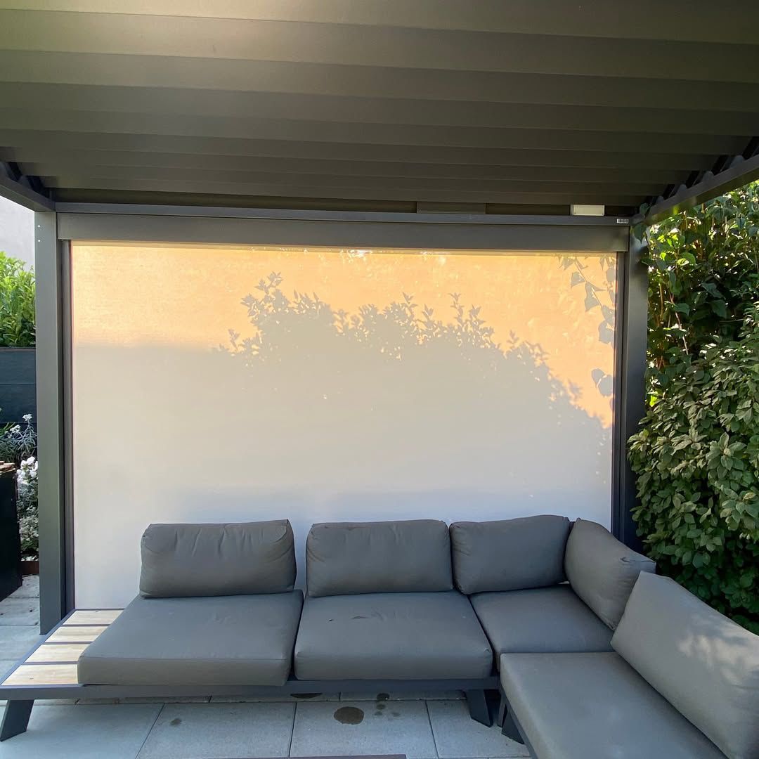 Elektrische Senkrechtmarkise